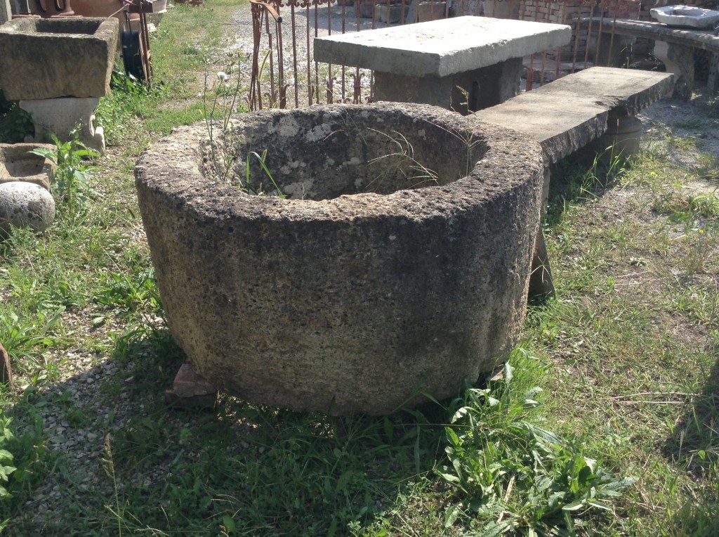 Pozzi archives brick & stone Pozzi da giardino in pietra