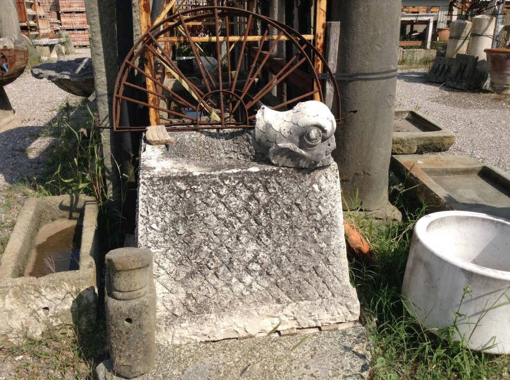 Pozzo in pietra antico quadrato Pozzi da giardino in pietra
