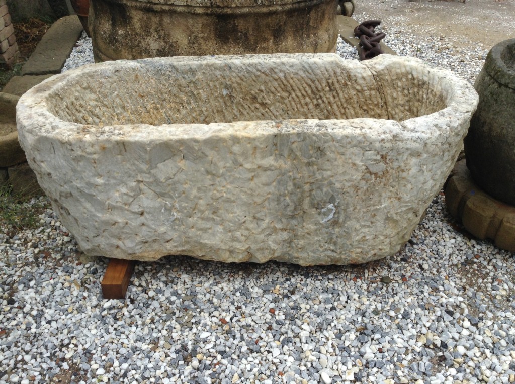 vasca da bagno in marmo di recupero