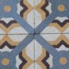 Pavimento antico in graniglia con disegno geometrico